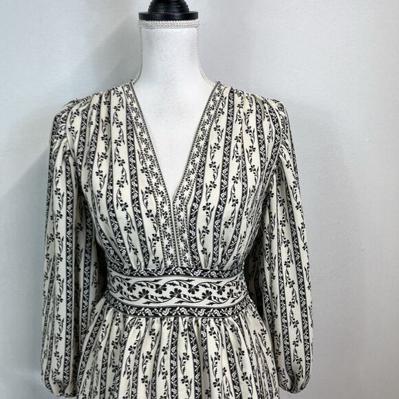 Max Studio Blouse size Extra Small Black Ivory Floral Peasant Boho Wedding Slim - Picture 2 of 9